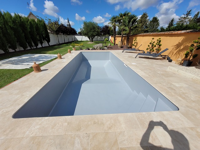 Piscine à ossature métallique oxydée