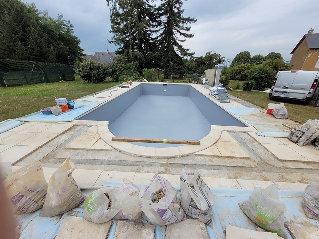 Finition gel coat gris et reconstitution du dallage